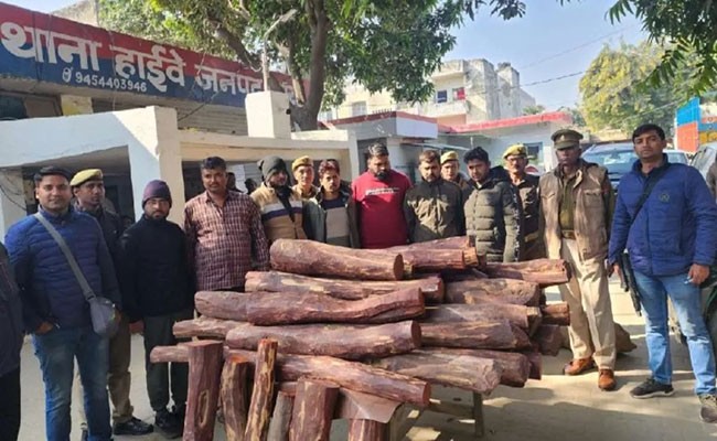 फिल्म 'पुष्पा' से प्रेरित होकर करते थे चंदन की तस्करी, यूपी पुलिस ने सात तस्कर दबोचे