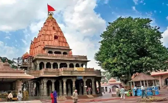 उज्जैन के महाकाल मंदिर परिसर में मोबाइल पूरी तरह बैन, मंदिर समिति का फैसला