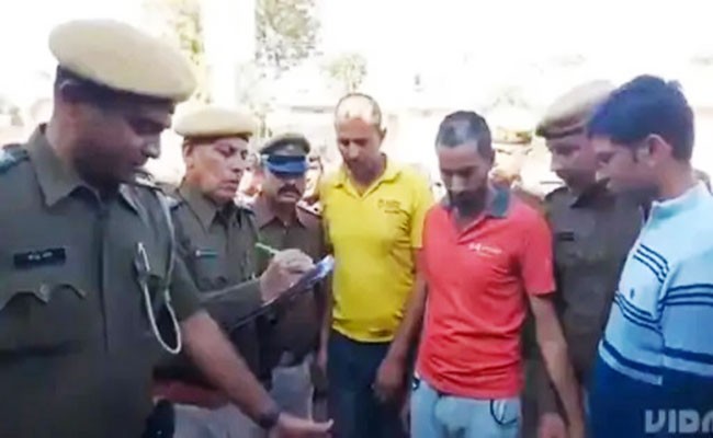 जोधपुर में फायरिंग करने वाले बदमाशों का निकाला जुलूस:पुलिस ने गंजा कर बीच सड़क पर घुमाया